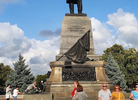 ukraine/sevastopol/landmark/monument-to-admiral-nakhimov