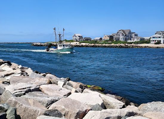 rhode-island/narragansett-beach/landmark/salty-brine-state-beach
