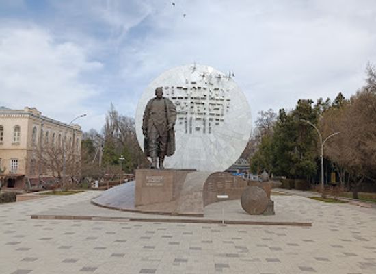 kyrgyzstan/chuy-valley/landmark/bishkek-baatyr-monument