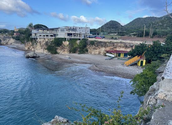 curacao/caracas-bay/landmark/about-jackie-fine-diving