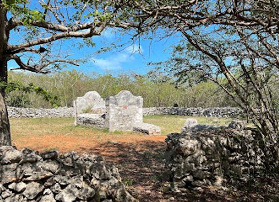 the-bahamas/exuma/landmark/rolletown-tombs