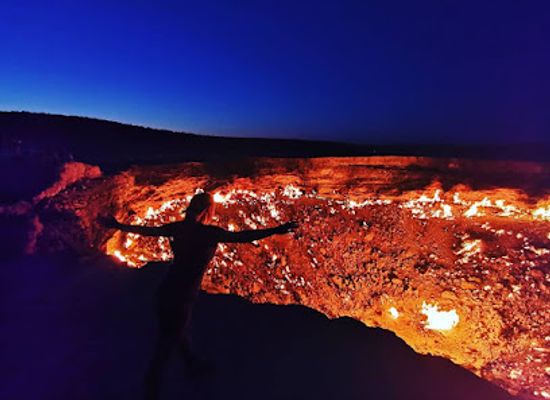 turkmenistan/sumbar-valley/landmark/darvaza-gas-crater-door-to-hell