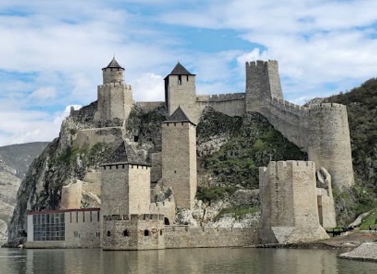 serbia/branicevo/landmark/golubac-fortress