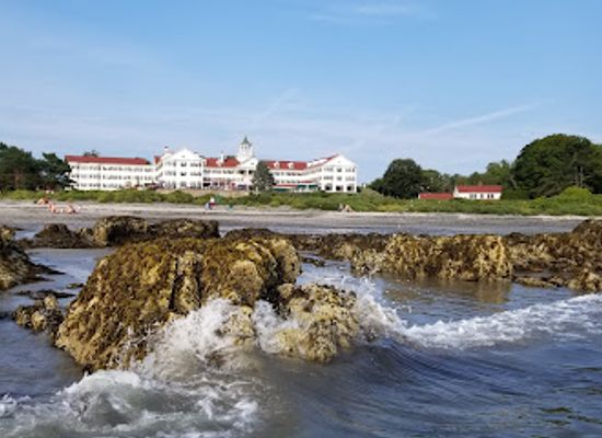 maine/kennebunkport/landmark/colony-beach