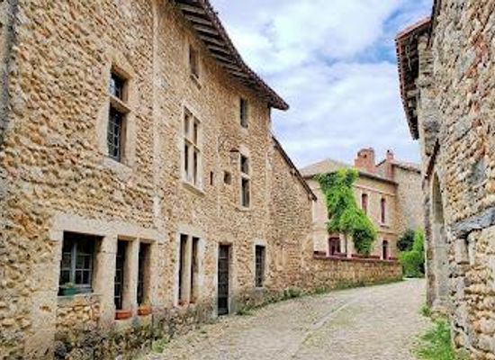 france/rhone-alpes/landmark/medieval-city-of-perouges