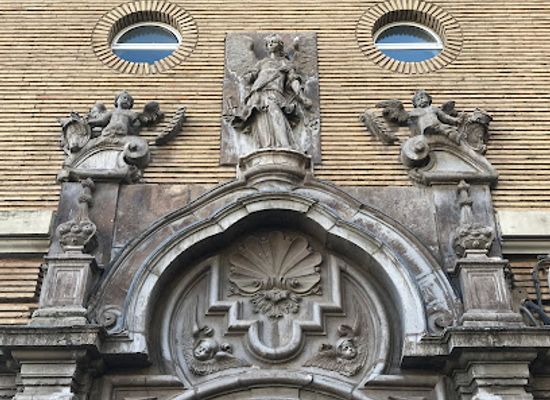 spain/zaragoza/el-gancho/landmark/puerta-del-palacio-de-los-salabert-sora