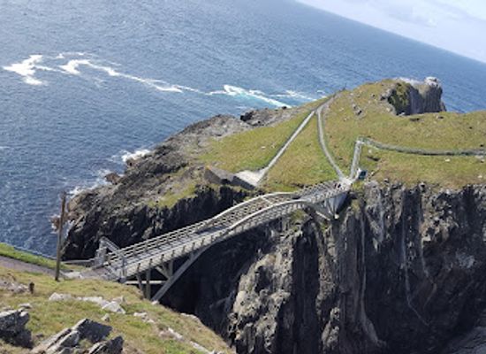 ireland/mizen-head/landmark/mizen-head-bridge-droichead-cheann-mizen