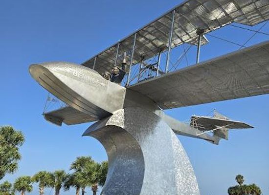 florida/tampa-bay-area/landmark/benoist-plaza