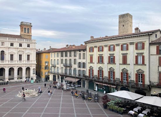 italy/bergamo/citta-alta/landmark/piazza-vecchia-bergamo-alta