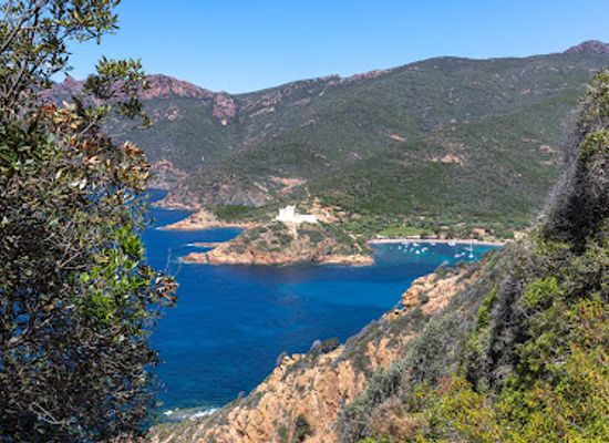 italy/calanques-of-piana/landmark/sentier-du-facteur