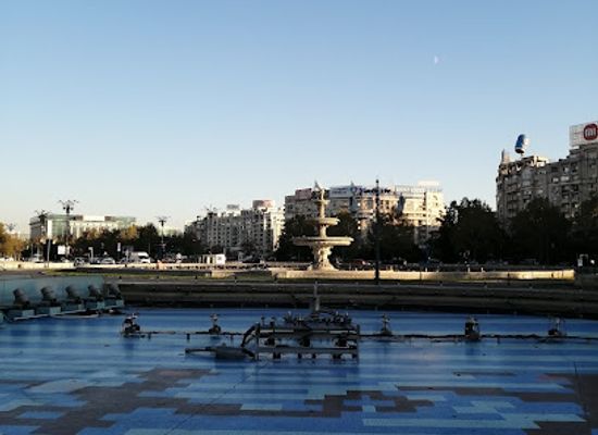 romania/bucharest/old-town/landmark/monument-cu-ceas-piata-unirii