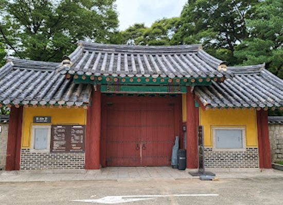 south-korea/yeongnam-region/landmark/yeonghwiwon-and-sunginwon-tombs