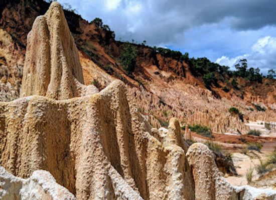 madagascar/sava/landmark/tsingy-rouge