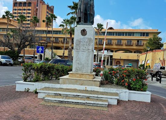 curacao/punda/landmark/statue-manuel-carlos-piar