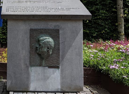 ireland/salthill/landmark/john-fitzgerald-kennedy-memorial