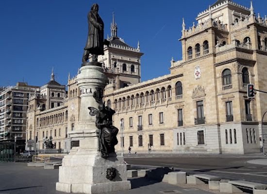 spain/valladolid/landmark/statue-of-jose-zorrilla