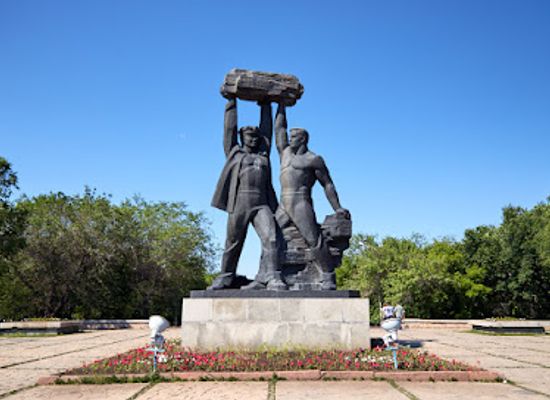 kazakhstan/southern-kazakhstan/landmark/miners-glory-monument