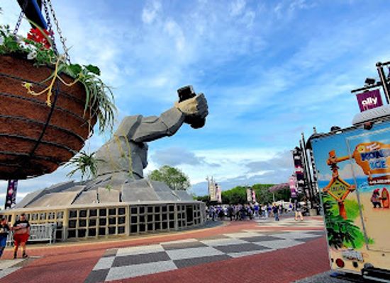 delaware/dover/landmark/miles-the-monster-statue