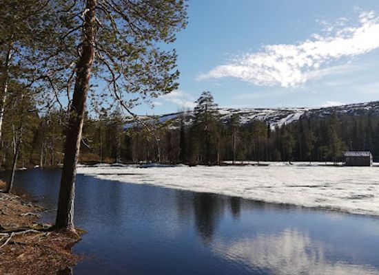 finland/lapland/landmark/ahvenlampi-campfire-place