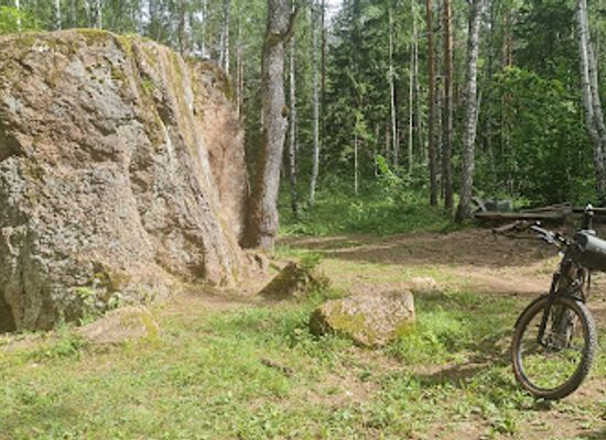 estonia/rapla-county/landmark/pahkla-suurkivi