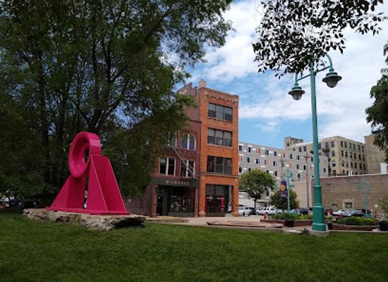 wisconsin/milwaukee/third-ward/landmark/catalano-square