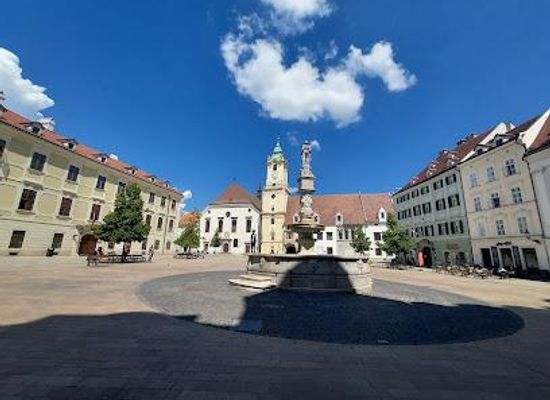 slovakia/bratislava-region/landmark/hlavne-namestie