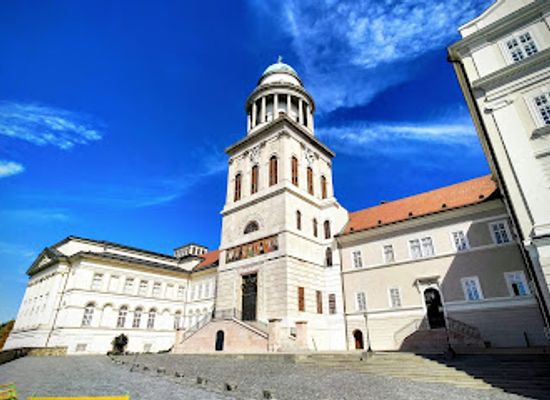 hungary/central-transdanubia/landmark/pannonhalma-archabbey