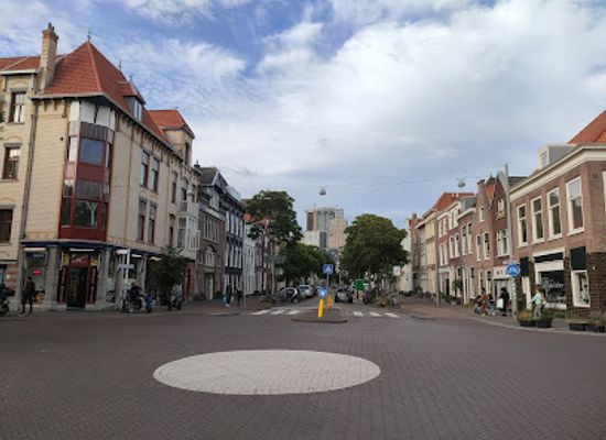 netherlands/the-hague/landmark/standbeeld-spinoza