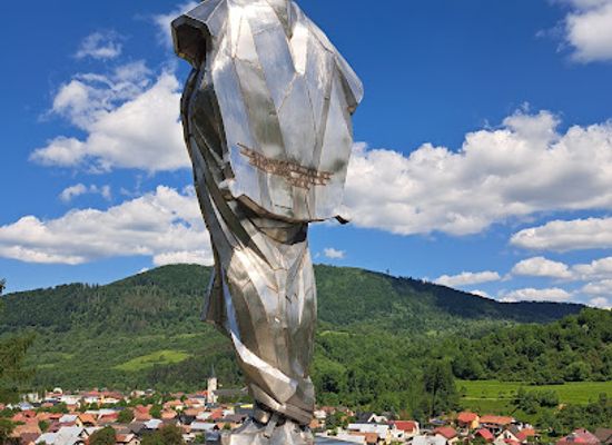 slovakia/kysuce/landmark/statue-of-juraj-janosik