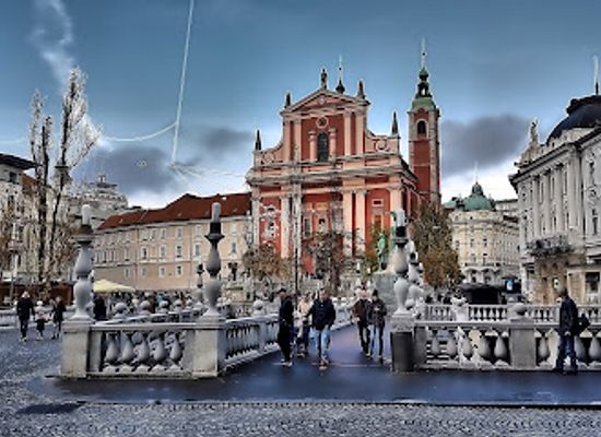 slovenia/ljubljana/landmark/franciscan-church-of-the-annunciation