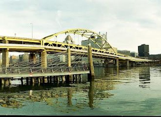 pennsylvania/pittsburgh/landmark/7th-st-andy-warhol-bridge