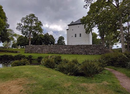 sweden/bohuslan/landmark/torpa-stenhus