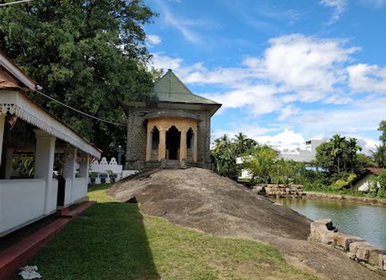 sri-lanka/kurunegala-district/landmark/kohilapokuna-temple