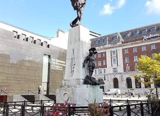 united-kingdom/leeds/landmark/leeds-war-memorial