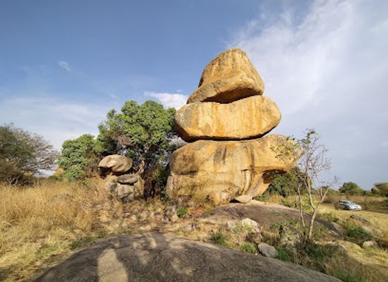 zimbabwe/mashonaland-central/landmark/epworth-balancing-rocks