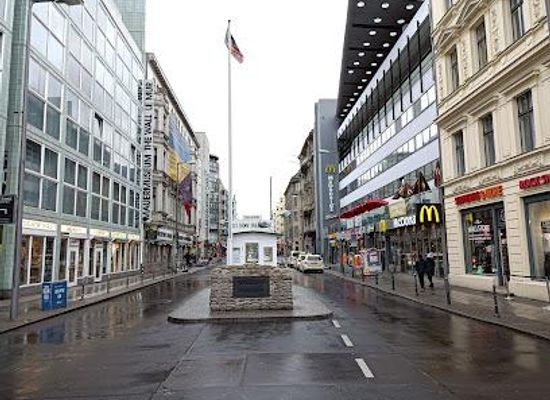 germany/brandenburg/landmark/checkpoint-charlie