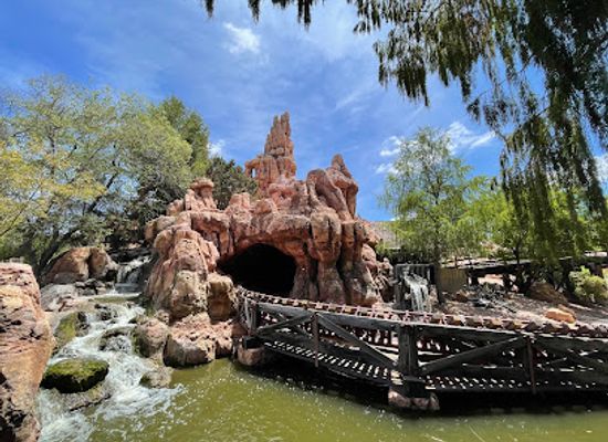 california/anaheim/landmark/big-thunder-mountain-railroad