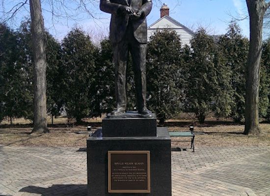 illinois/grand-prairie/landmark/ronald-reagan-boyhood-home