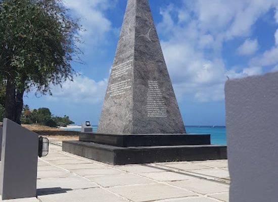 barbados/paynes-bay/landmark/cubana-monument