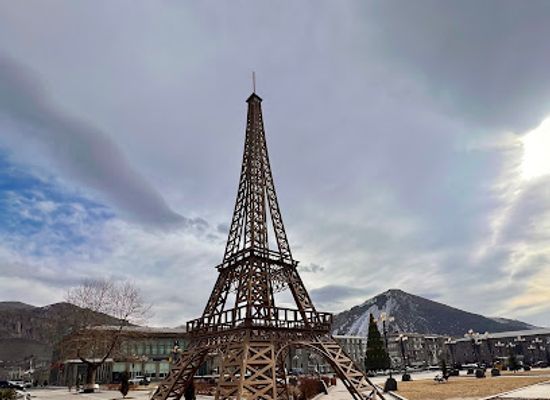 armenia/goris/landmark/grigor-tatevatsi-square