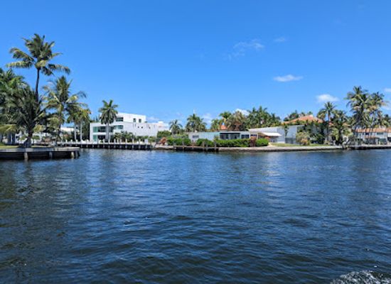 florida/fort-lauderdale/landmark/water-taxi-stop-1