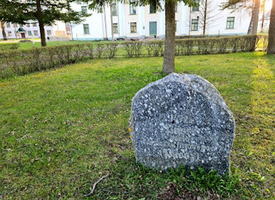 estonia/ida-virumaa/landmark/1472a-pussi-malestuskivi