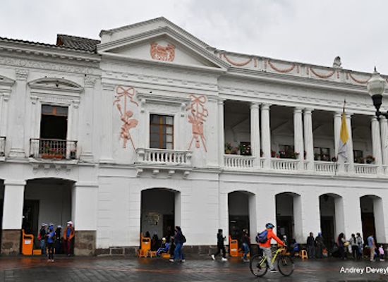 ecuador/amazon/landmark/palacio-arzobispal