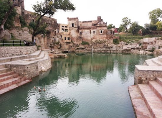 pakistan/pothohar-plateau/landmark/katas-raj-temple-complex