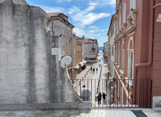 croatia/dalmatia/landmark/zadar-city-walls