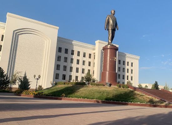 uzbekistan/qarshi/landmark/islam-karimov-monument