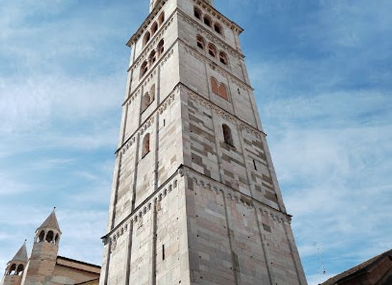 italy/modena/landmark/torre-civica-ghirlandina