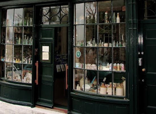 guernsey/st-pierre-du-bois/landmark/national-trust-of-guernsey-victorian-shop-and-parlour-at-26-cornet-street