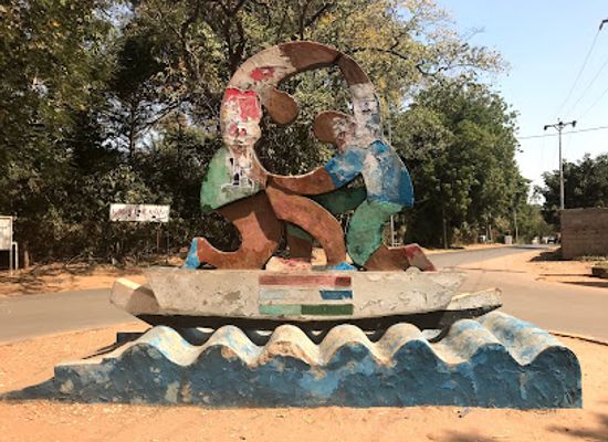 the-gambia/fulladu-west/landmark/bakau-craft-market