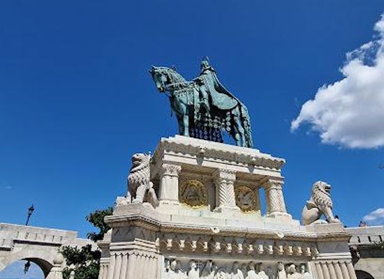 hungary/central-hungary/landmark/statue-of-st-stephen-i